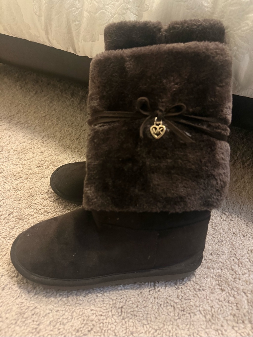 Micheal Kors Women's Chocolate Fur Mid-Calf uggs with Heart Charm - Dark Brown